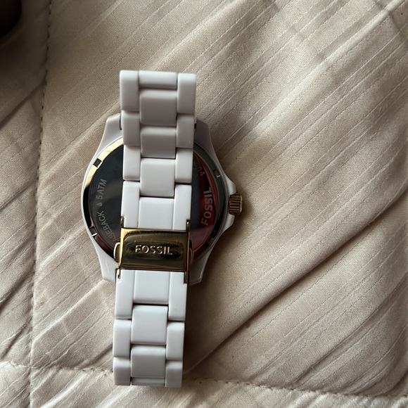 White fossil watch - Picture 2 of 3